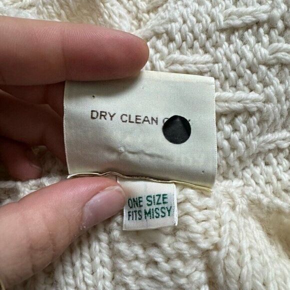 Connemara Knitwear White Merino Wool Celtic Irish Fisherman Cape Poncho - Picture 3 of 9